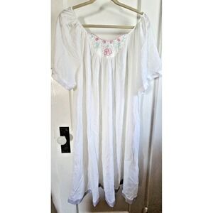Vintage KELLY REED Nylon nightgown‎ white embroidered floral 28W semi sheer